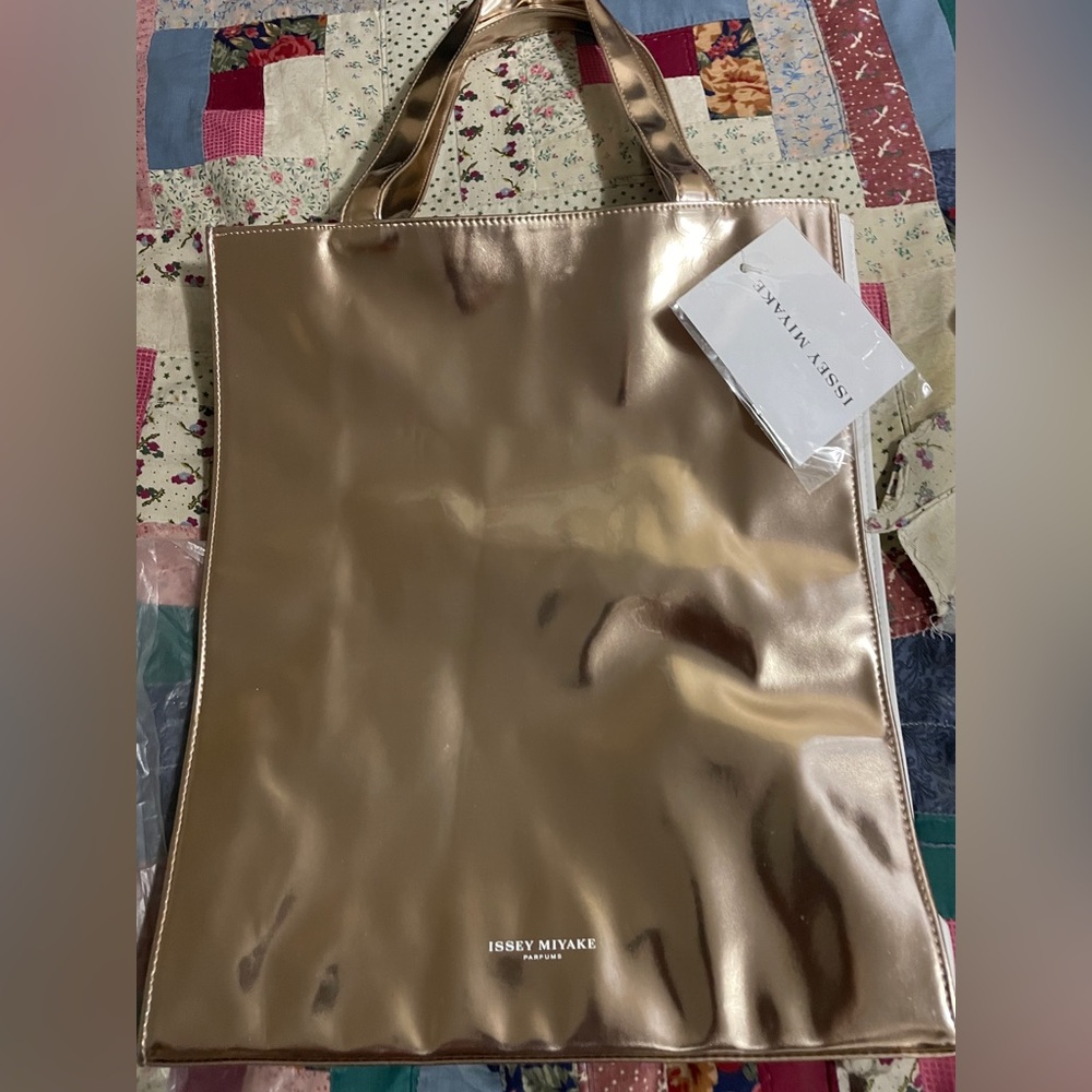 ISSEY MIYAKE PARFUMS GOLD w/ WHITE SIDES TOTE BAG! Rare Promotional Parfums Item